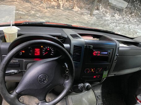2011 Volkswagen Crafter, красный, 1700000 рублей, вид 3
