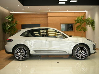 2025 Porsche Macan I Рестайлинг 2, серый, 11999000 рублей, вид 4