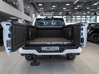2026 Ram 1500 Crew Cab V Рестайлинг, белый, 11250837 рублей, вид 3