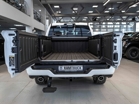 2026 Ram 1500 Crew Cab V Рестайлинг, белый, 11250837 рублей, вид 3