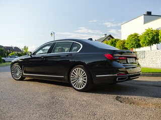 2021 BMW 7 серии Long 740Li VI (G11/G12) Рестайлинг, чёрный, 4117883 рублей, вид 4