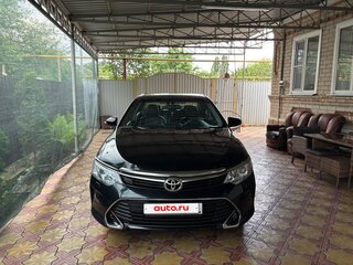 2016 Toyota Camry VII (XV50) Рестайлинг, чёрный, 1999999 рублей, вид 3
