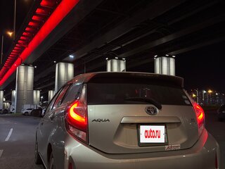 2018 Toyota Aqua I Рестайлинг 2, серебристый, 1350000 рублей, вид 4