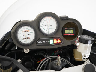 1986 Suzuki GSX-R 750, белый, 1144000 рублей, вид 2