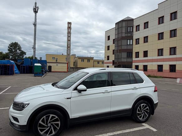 2018 Volkswagen Tiguan II, белый, 2150000 рублей - вид 2