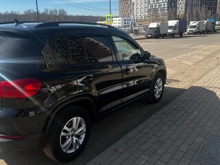 2017 Volkswagen Tiguan I Рестайлинг, чёрный, 1426000 рублей, вид 4
