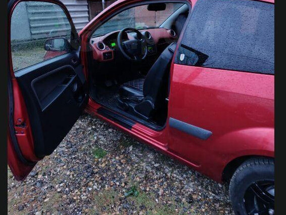 2006 Ford Fiesta Mk5, красный, 360000 рублей - вид 8