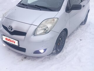 2008 Toyota Yaris II, серебристый, 580000 рублей, вид 1