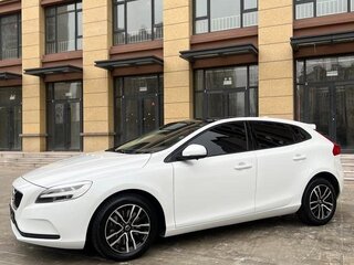 2019 Volvo V40 II Рестайлинг, белый, 1625000 рублей, вид 3