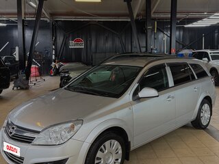 2011 Opel Astra H Рестайлинг, серебристый, 680000 рублей, вид 4
