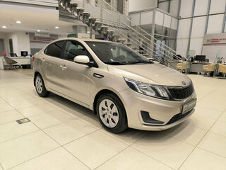 2013 Kia Rio III, бежевый, 630000 рублей, вид 3