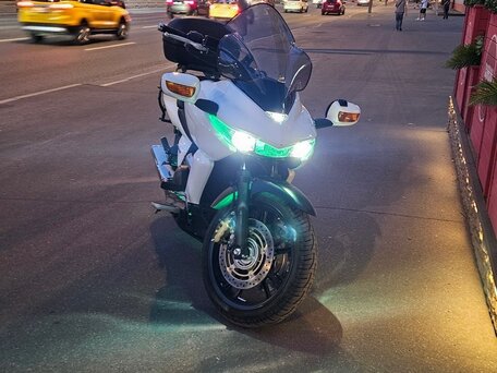 2011 Honda DN-01, белый, 600000 рублей, вид 4