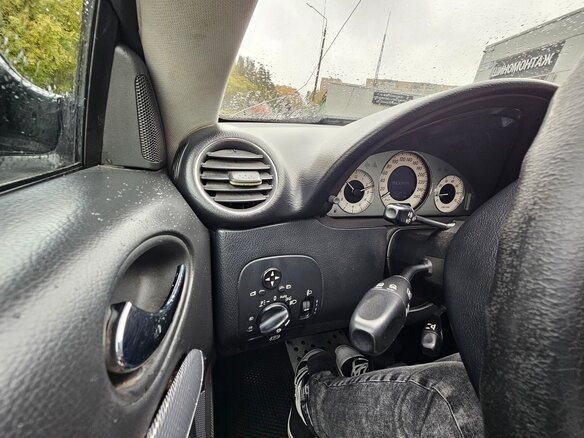 2006 Mercedes-Benz CLK-Класс 200 II (W209) Рестайлинг, чёрный, 700000 рублей - вид 3