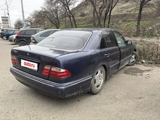1999 Mercedes-Benz E-Класс 280 II (W210, S210) Рестайлинг, синий, 650000 рублей, вид 3