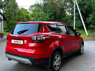 2017 Ford Kuga II Рестайлинг, красный, 1240000 рублей, вид 5