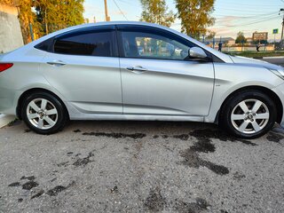 2012 Hyundai Solaris I, серебристый, 645000 рублей, вид 3