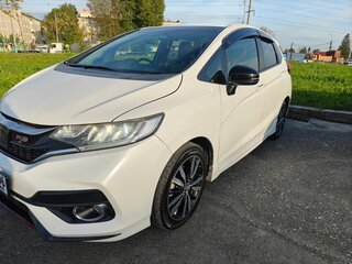 2018 Honda Fit III Рестайлинг, белый, 1500000 рублей, вид 1