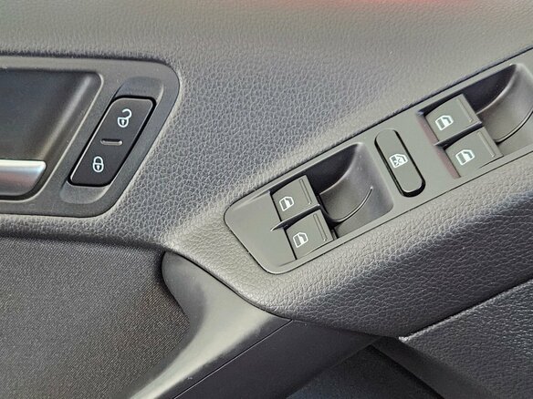 2016 Volkswagen Tiguan I Рестайлинг, чёрный - вид 16