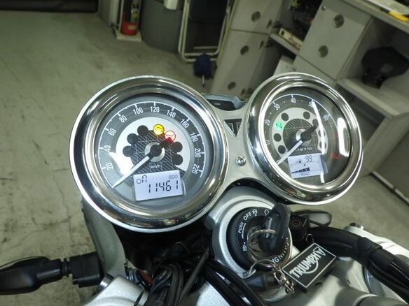 2023 Triumph Speed Twin, оранжевый, 1000000 рублей - вид 12