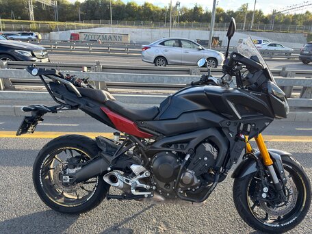 2020 Yamaha MT-09 Tracer (FJ-09), красный, 950000 рублей, вид 3