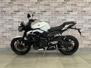 2024 Triumph Street Triple, белый, 1185000 рублей, вид 5