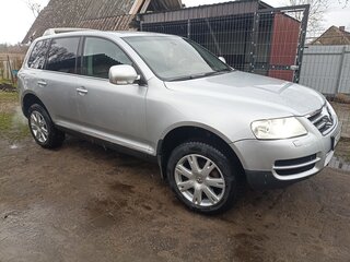 2006 Volkswagen Touareg I, серебристый, 950000 рублей, вид 4