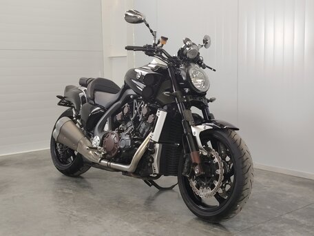 2010 Yamaha VMAX 1700, чёрный, 1349000 рублей, вид 2