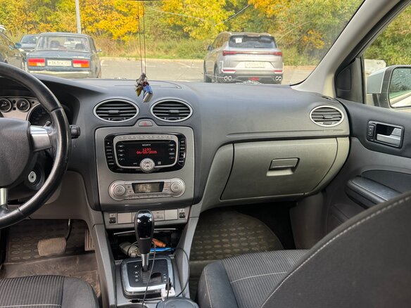 2010 Ford Focus II Рестайлинг, серебристый, 510000 рублей - вид 9