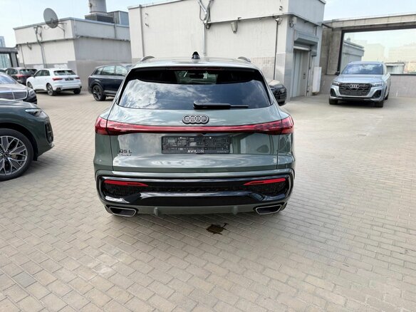 2026 Audi Q5 L III (GU), зелёный - вид 3