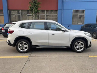 2025 BMW X1 Long 20Li sDrive III (U11/U12), белый, 3325000 рублей, вид 3