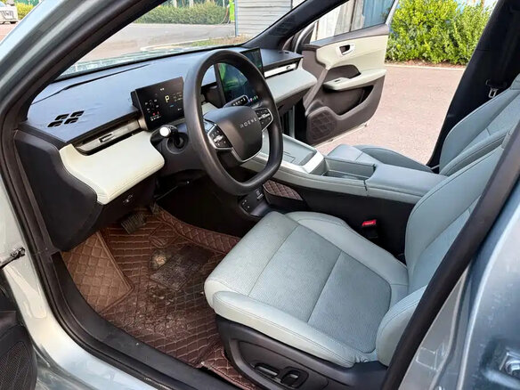 2025 Roewe D6 54 kWh, серебристый, 1696520 рублей - вид 9