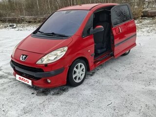 2005 Peugeot 1007, красный, 395000 рублей, вид 1