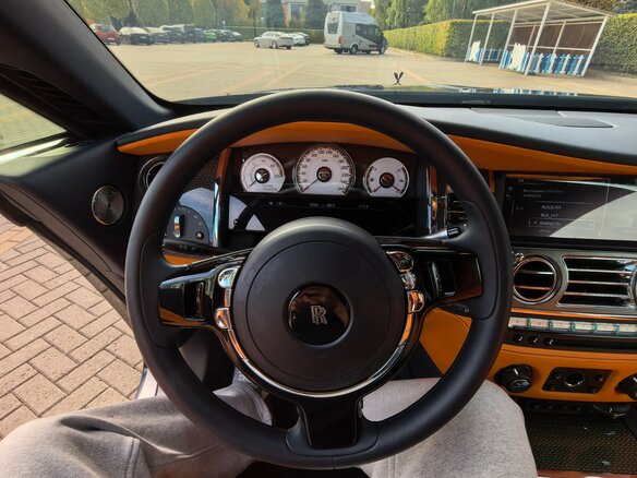 2021 Rolls-Royce Wraith Black Badge, синий, 34000000 рублей - вид 9
