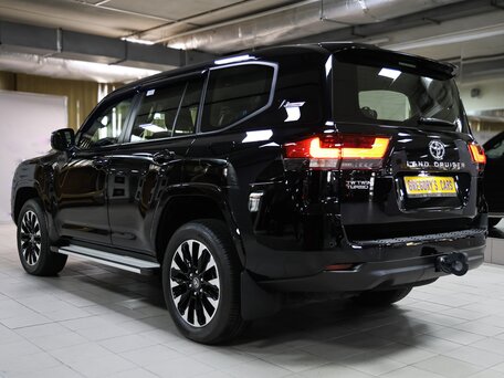 2022 Toyota Land Cruiser 300 Series, чёрный, 12990000 рублей, вид 4