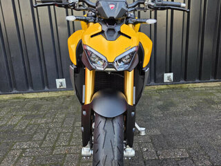 2026 Ducati Streetfighter V2, жёлтый, 2390000 рублей, вид 5
