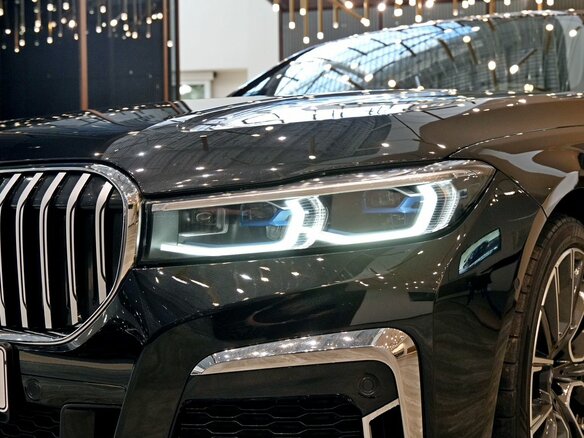 2020 BMW 7 серии 740d xDrive VI (G11/G12) Рестайлинг, чёрный, 8010000 рублей - вид 2