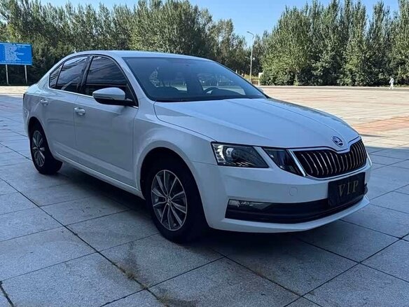2022 Skoda Octavia III (A7) Рестайлинг, белый - вид 2