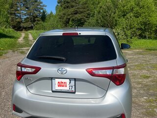 2019 Toyota Vitz III (XP130) Рестайлинг 2, серебристый, 850000 рублей, вид 4