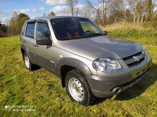 2016 Chevrolet Niva I Рестайлинг, серебристый, 700000 рублей, вид 3