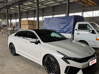 2023 Kia K5 III Рестайлинг, белый, 3600000 рублей, вид 3