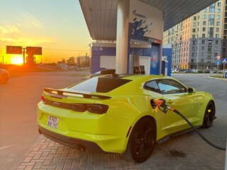 2019 Chevrolet Camaro VI Рестайлинг, жёлтый, 4200000 рублей, вид 4
