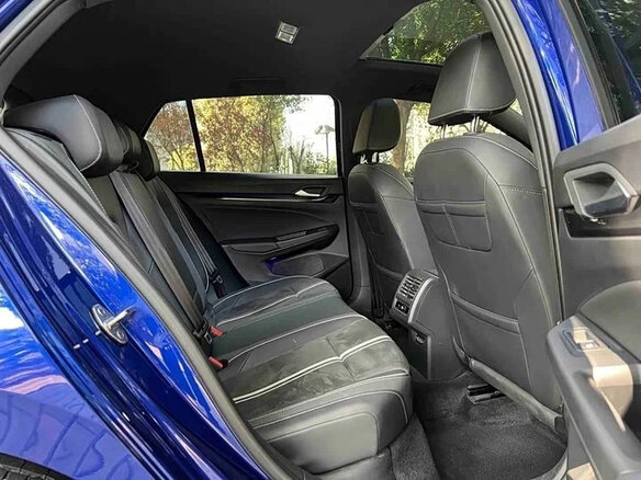2023 Volkswagen Golf VIII, синий - вид 18