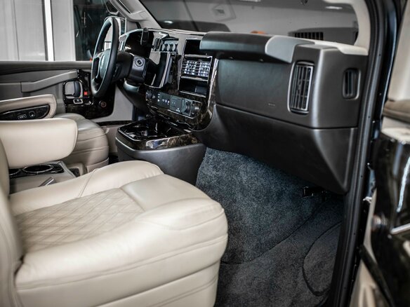 2024 GMC Savana I Рестайлинг, чёрный, 14999999 рублей - вид 15