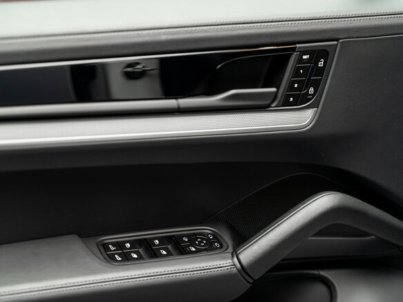 2025 Porsche Cayenne Coupé III Рестайлинг, белый, 17995000 рублей - вид 9
