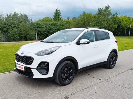 2021 Kia Sportage IV Рестайлинг, белый, 2029000 рублей, вид 1