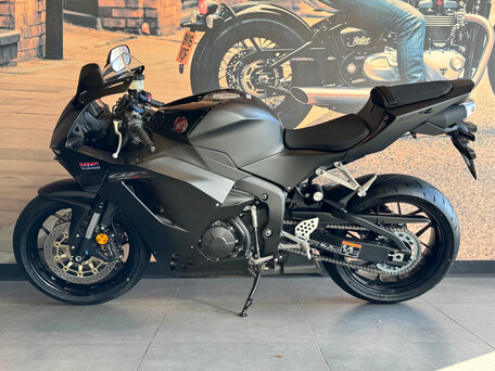 2025 Honda CBR 600RR, чёрный, 1820000 рублей, вид 3