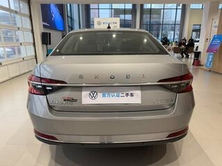 2022 Skoda Superb III Рестайлинг, серебристый, 1750000 рублей, вид 5