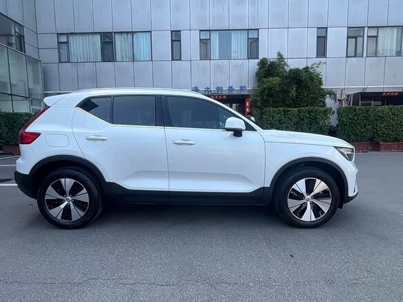 2024 Volvo XC40 I Рестайлинг, белый, 2985547 рублей - вид 5