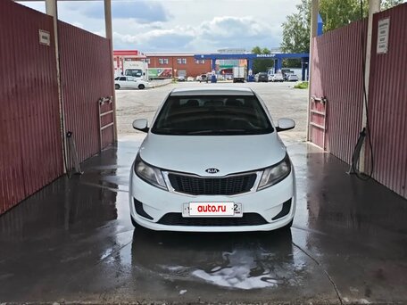 2013 Kia Rio III, белый, 600000 рублей, вид 2