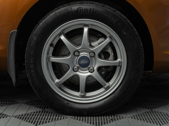 2015 Ford Fiesta Mk6 Рестайлинг, оранжевый - вид 6